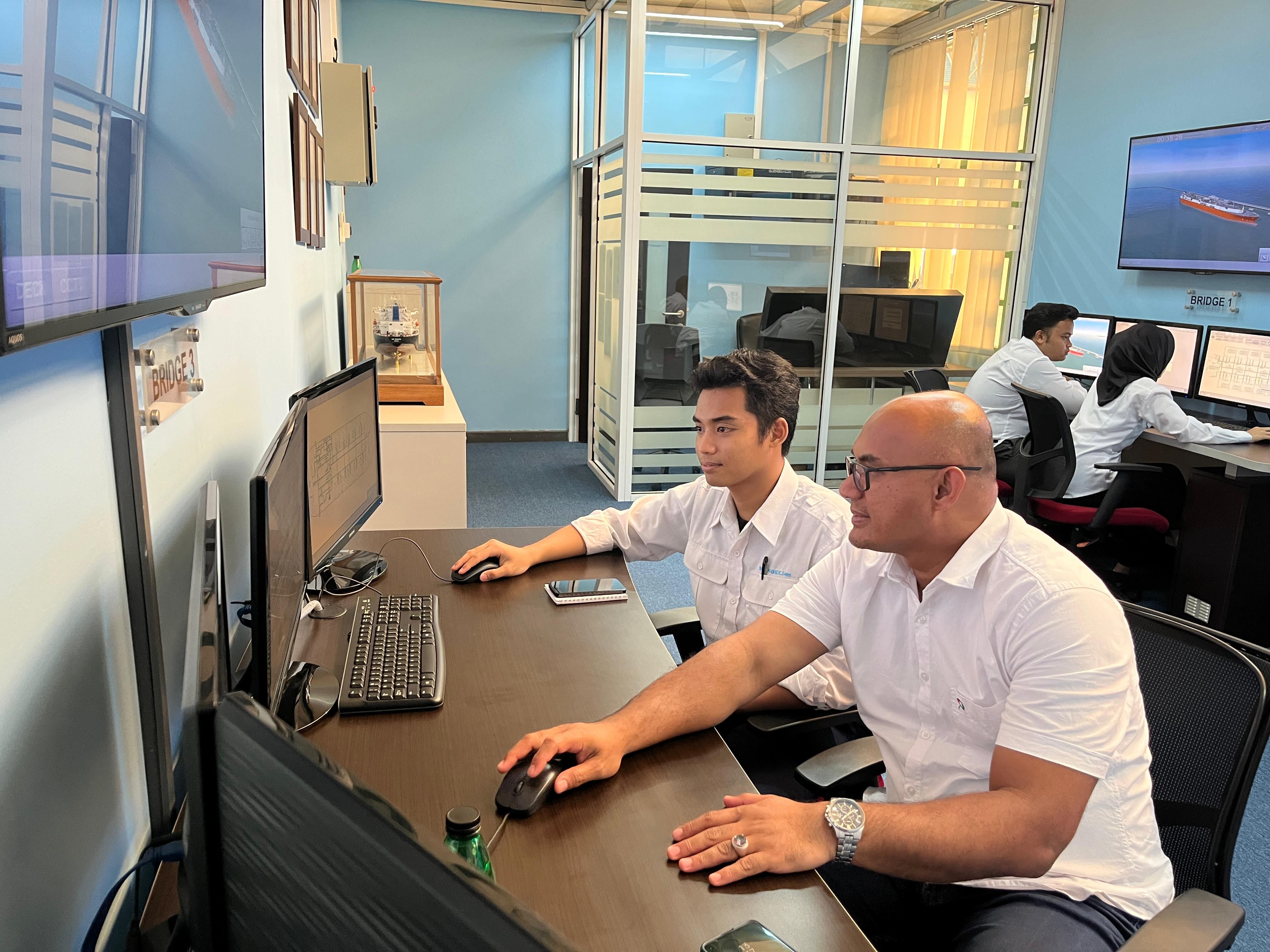 Pelatihan Ballas Handling & Pump Operation